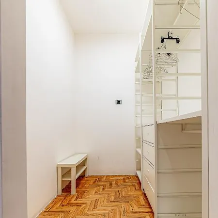 Cozy And Design - Metro Malatesta